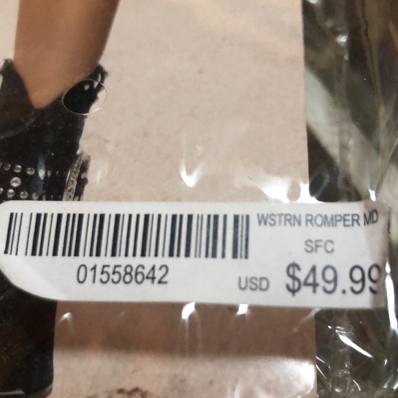 Westerncowgirl romper costume. Includes short romper, a chain belt andbandanna. - Picture 11 of 12